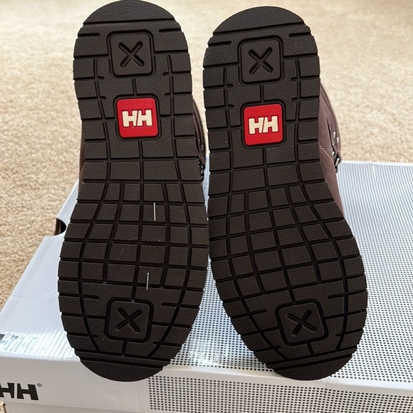 NIB! Helly Hansen SZ 8 coffee bean suede boots with faux fur lining. - Picture 8 of 12